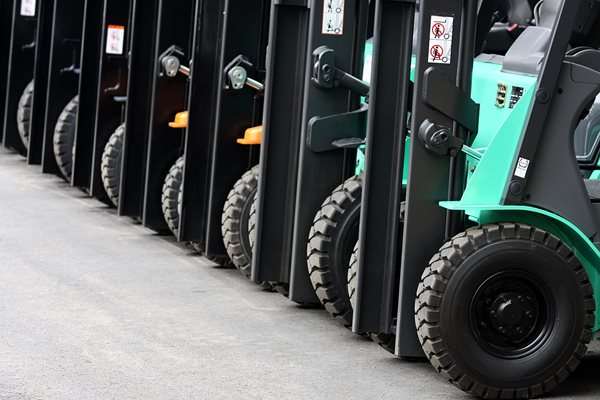 Geoff Dench Forklifts